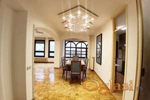 Prostran četvorosoban stan sa terasom u Golsordijevoj ulici Vračar, 115m2